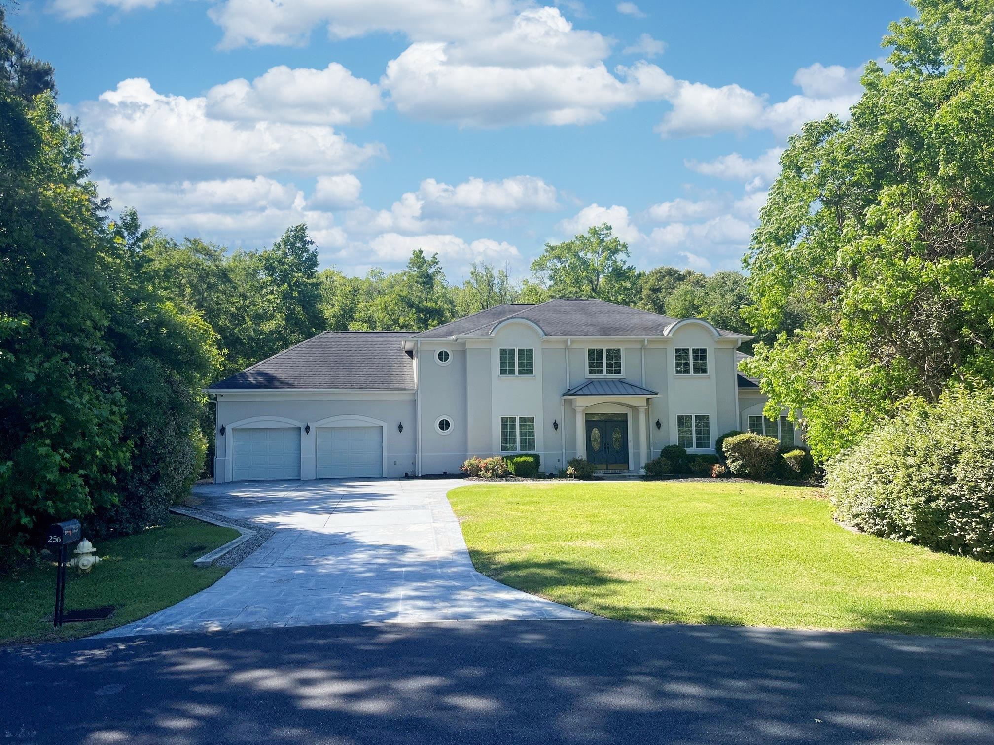256 Long Ridge Dr.