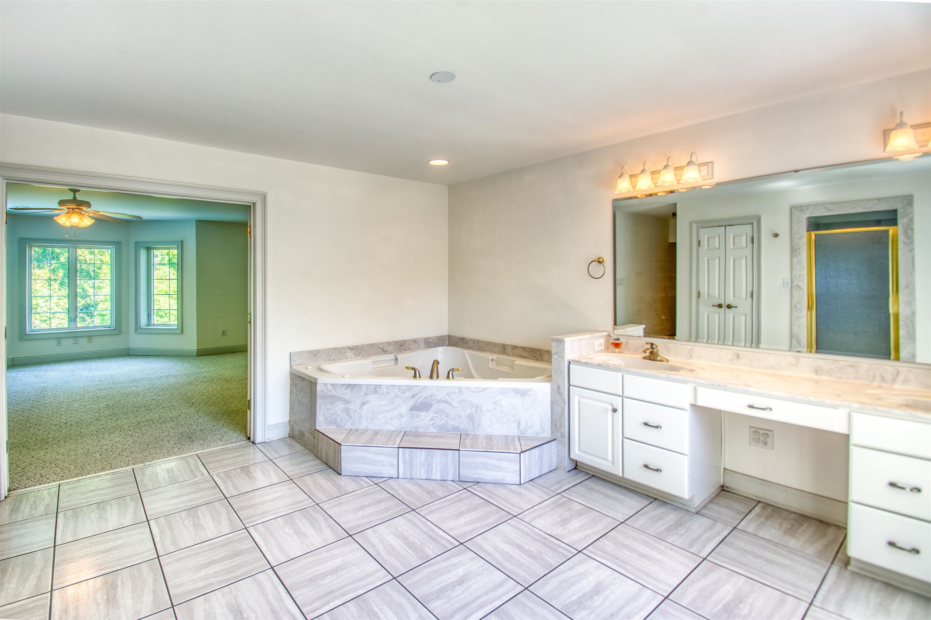 256 Long Ridge Dr. Property Photo 16