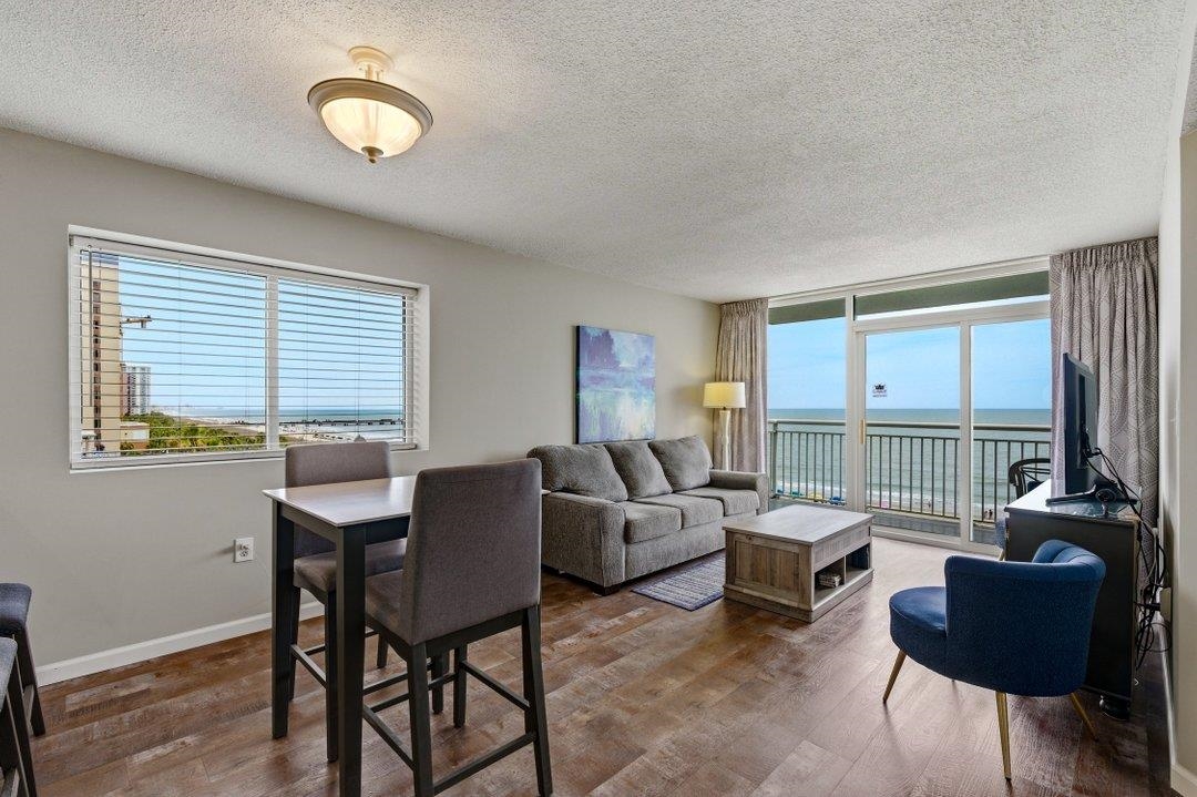 2000 Ocean Blvd. N Property Photo 2