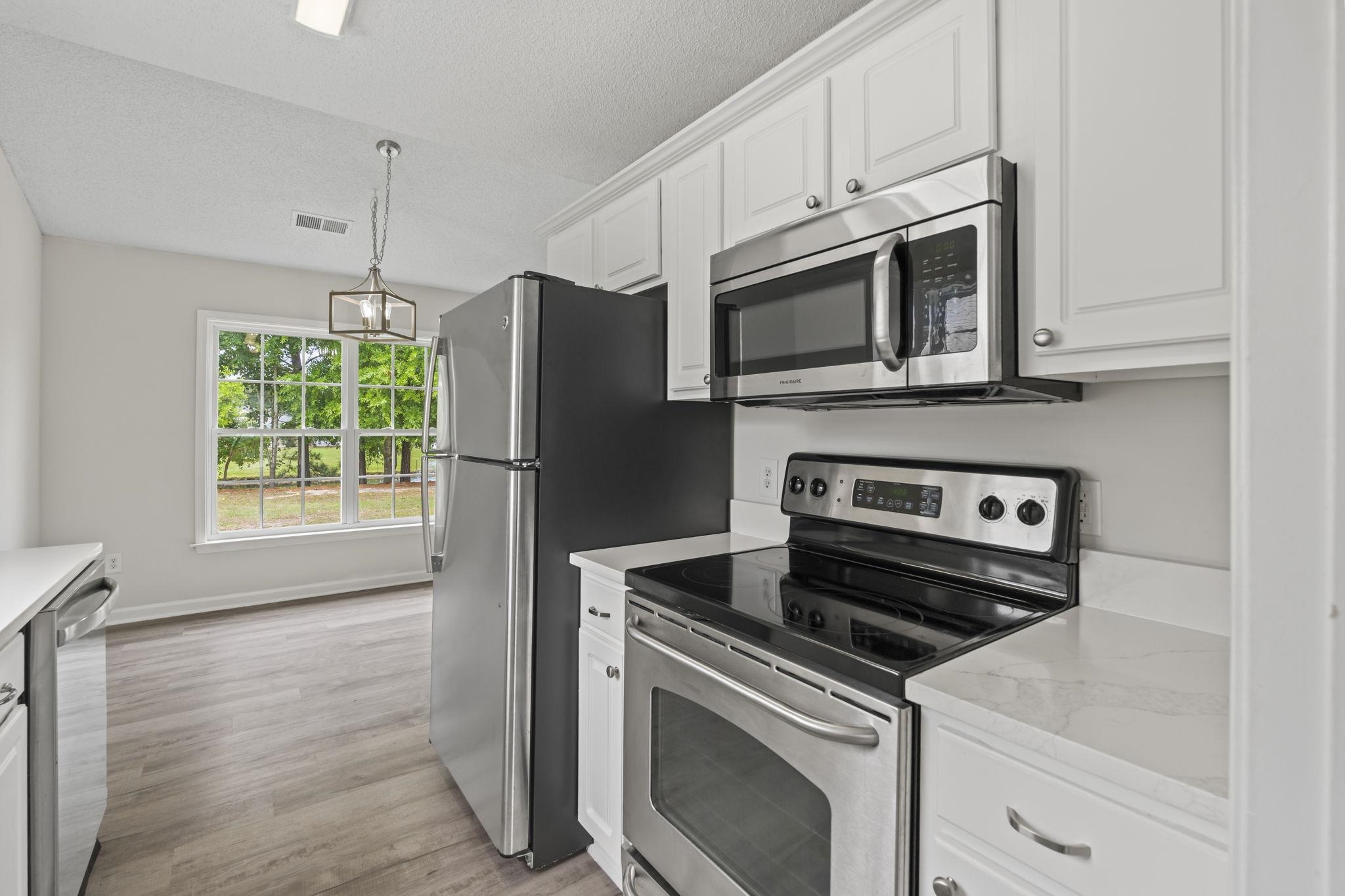 957 Bellflower Dr. Property Photo 3