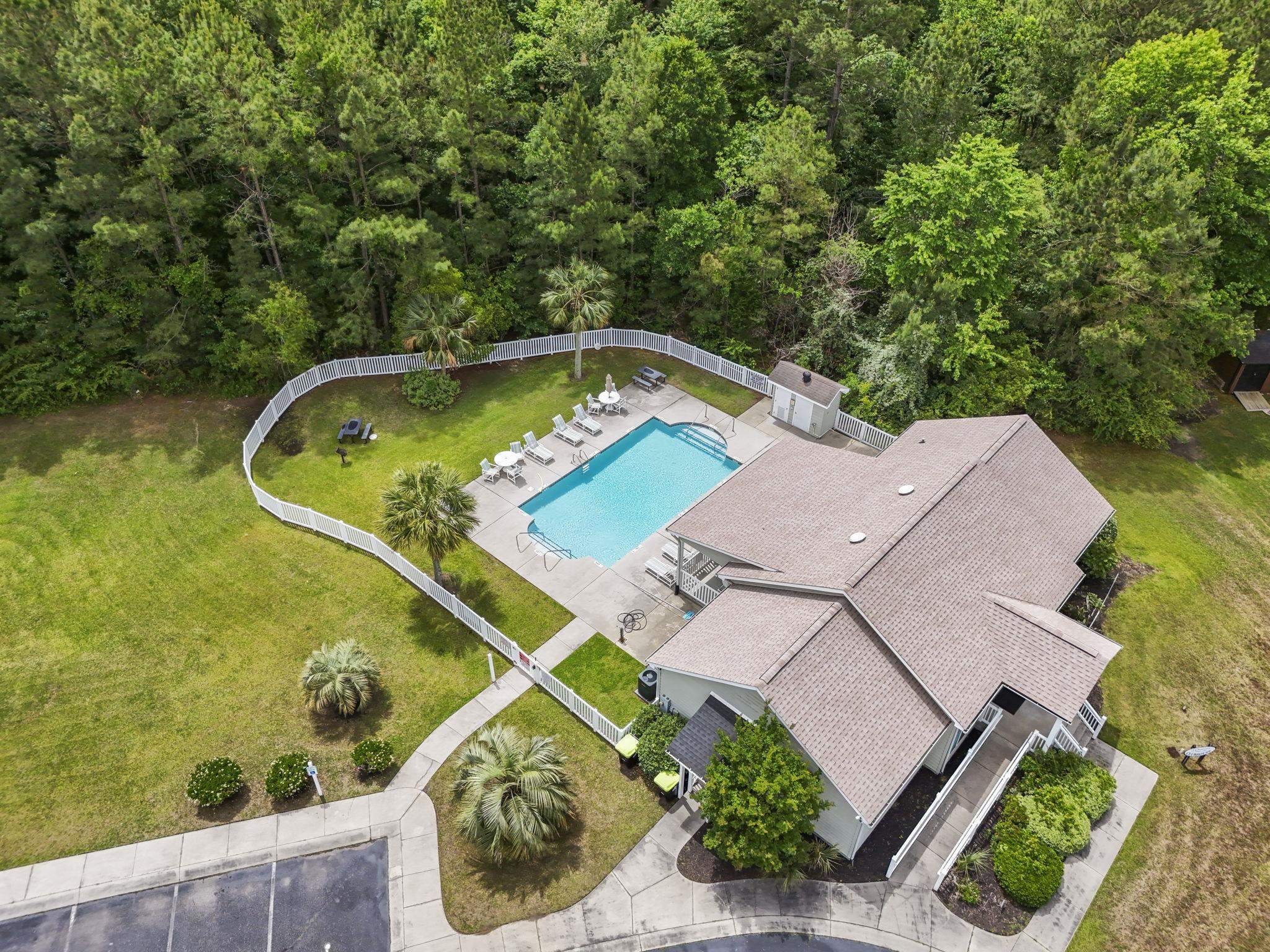 957 Bellflower Dr. Property Photo 8