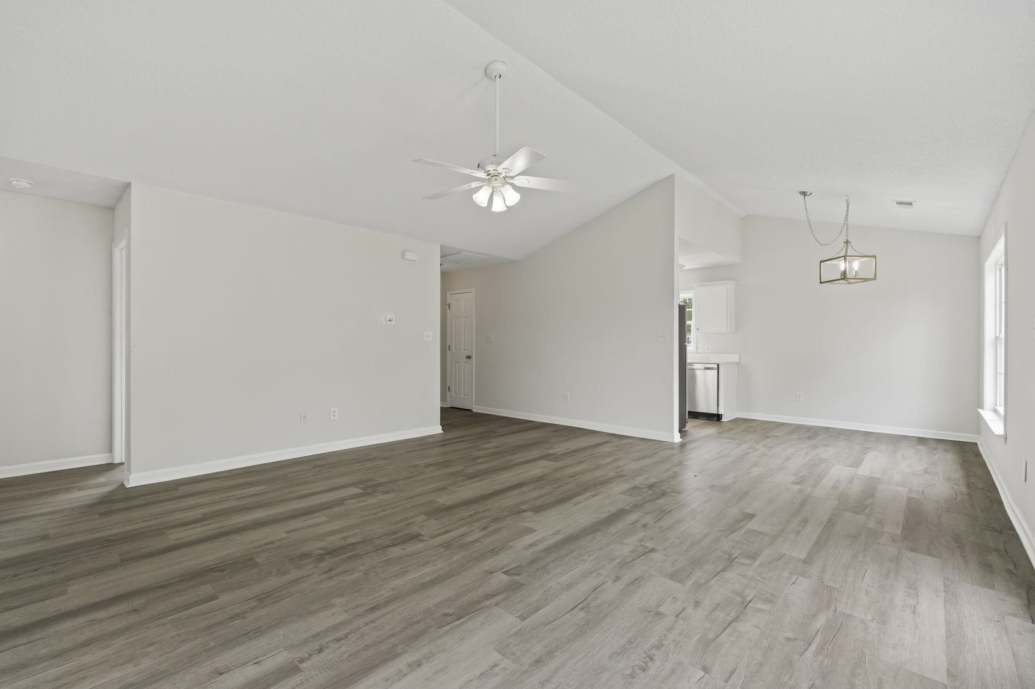 957 Bellflower Dr. Property Photo 12