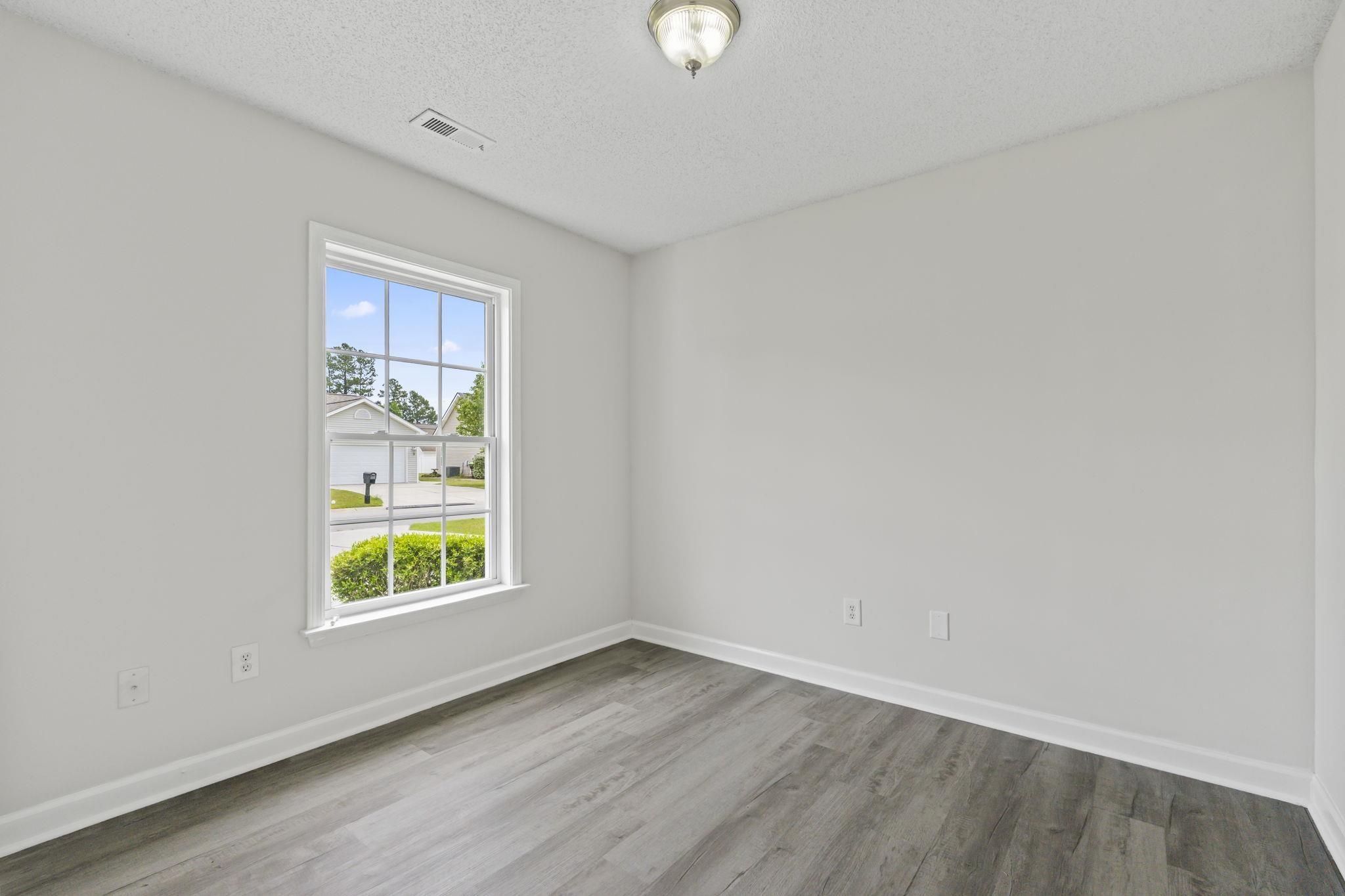 957 Bellflower Dr. Property Photo 14
