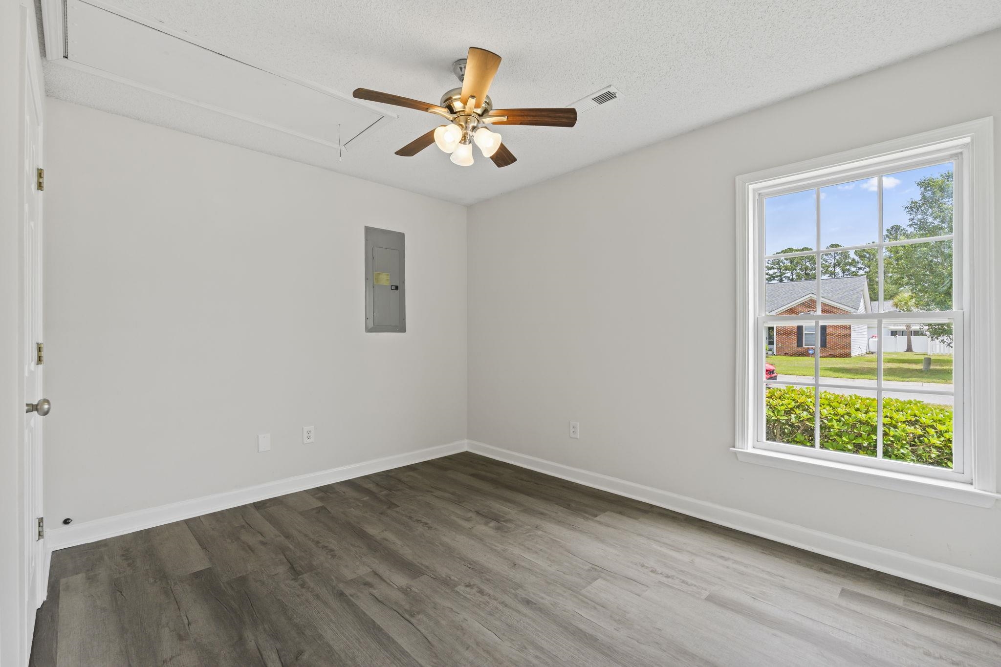 957 Bellflower Dr. Property Photo 17