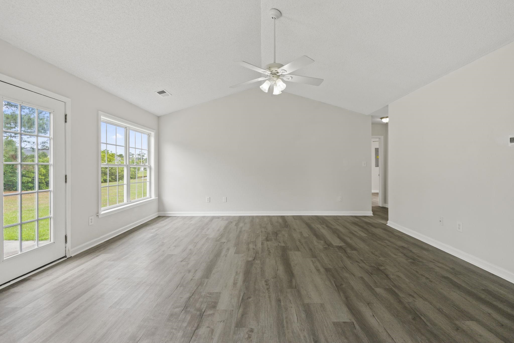 957 Bellflower Dr. Property Photo 28