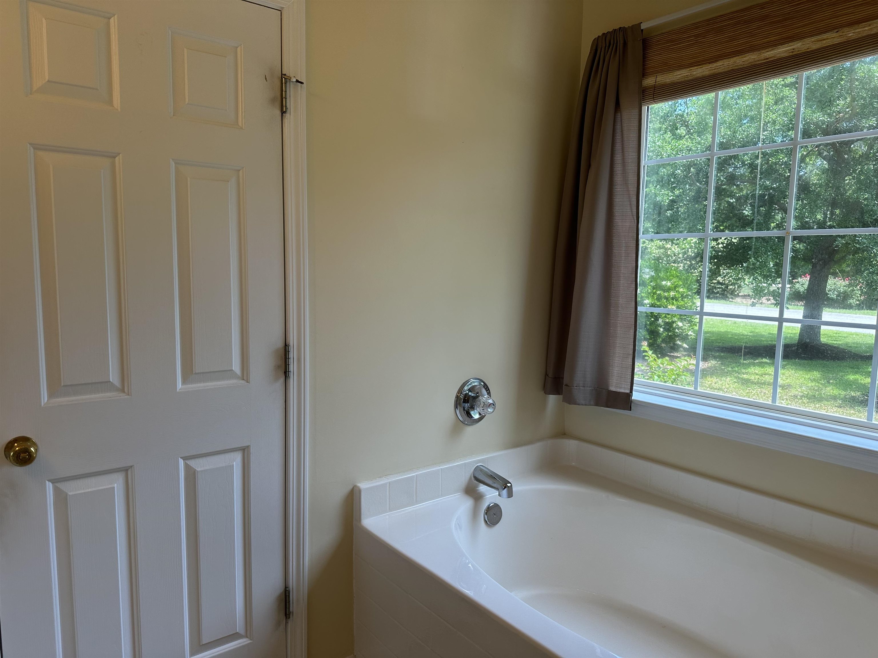 100 Barclay Dr. Property Photo 13