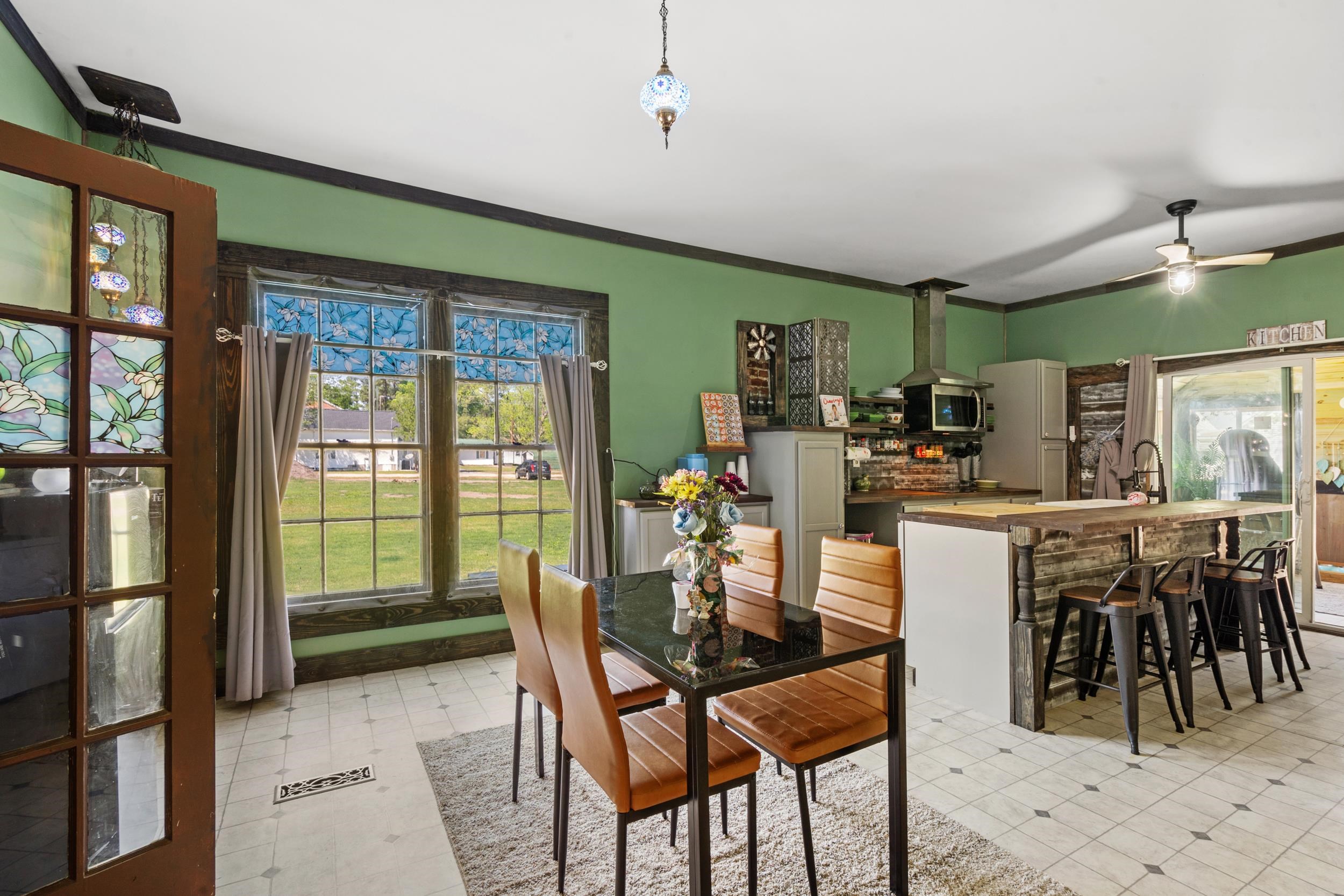 209 S Walnut St. Property Photo 2