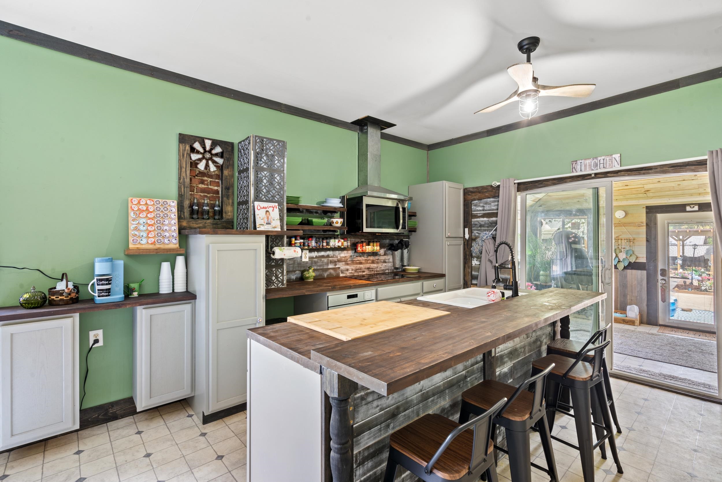 209 S Walnut St. Property Photo 4