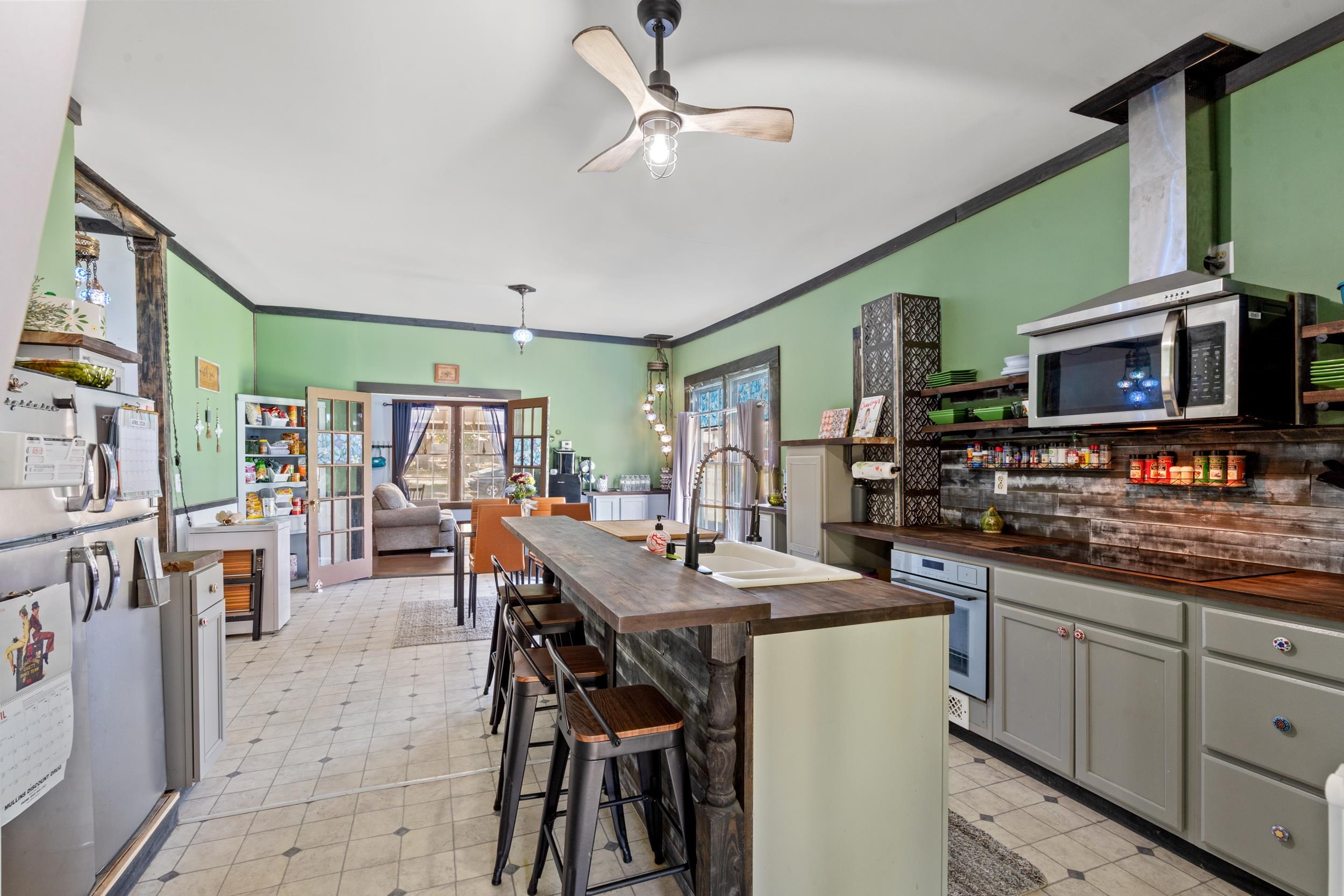 209 S Walnut St. Property Photo 6