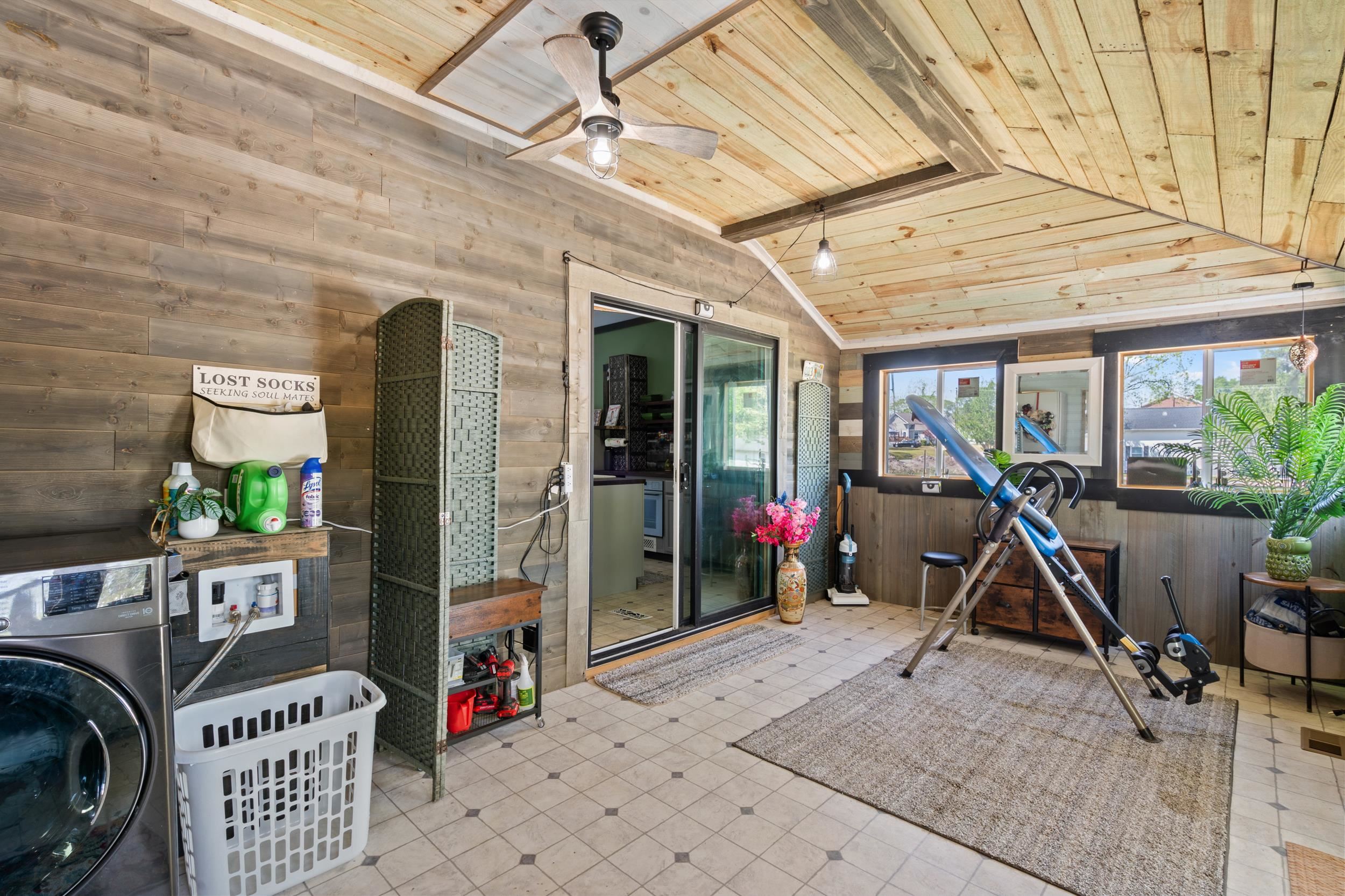 209 S Walnut St. Property Photo 22