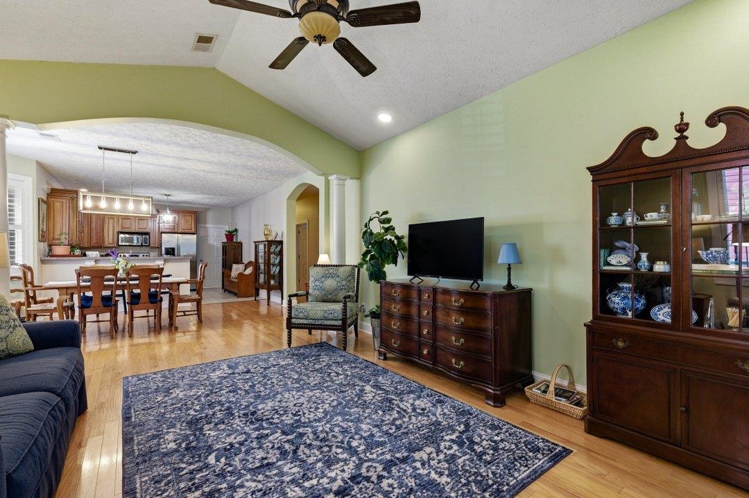 208 Greenwich Dr. Property Photo 3