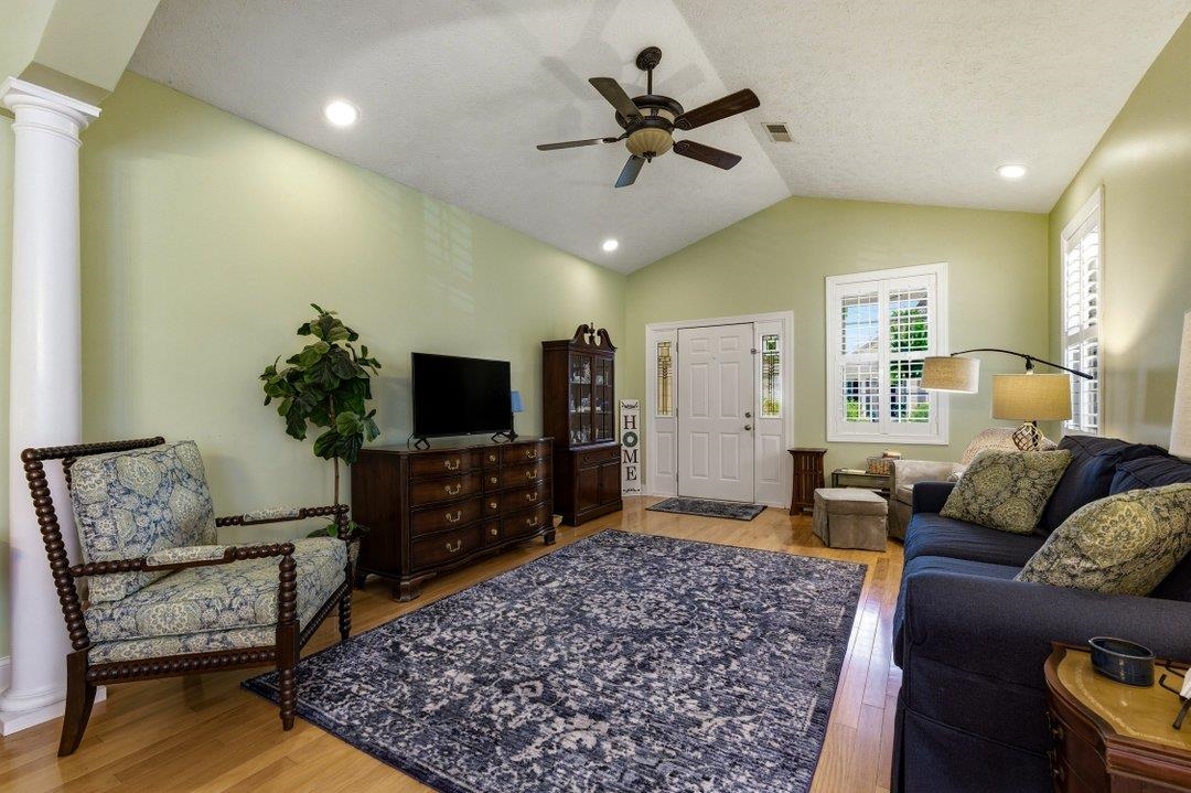 208 Greenwich Dr. Property Photo 4