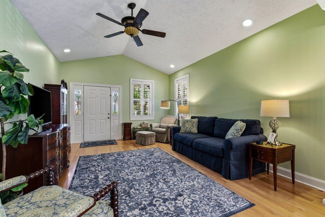 208 Greenwich Dr. Property Photo 5