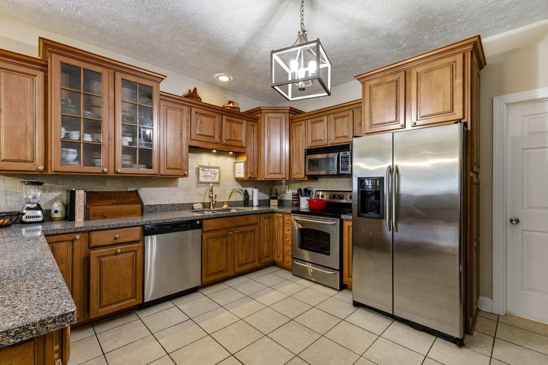 208 Greenwich Dr. Property Photo 8