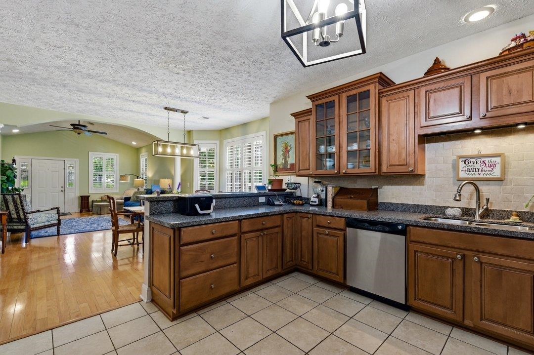 208 Greenwich Dr. Property Photo 9