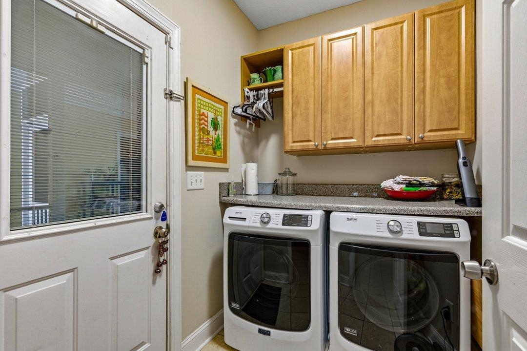 208 Greenwich Dr. Property Photo 11