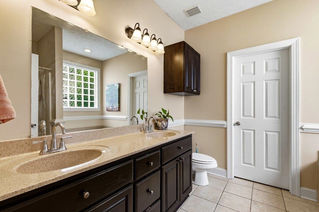 208 Greenwich Dr. Property Photo 14