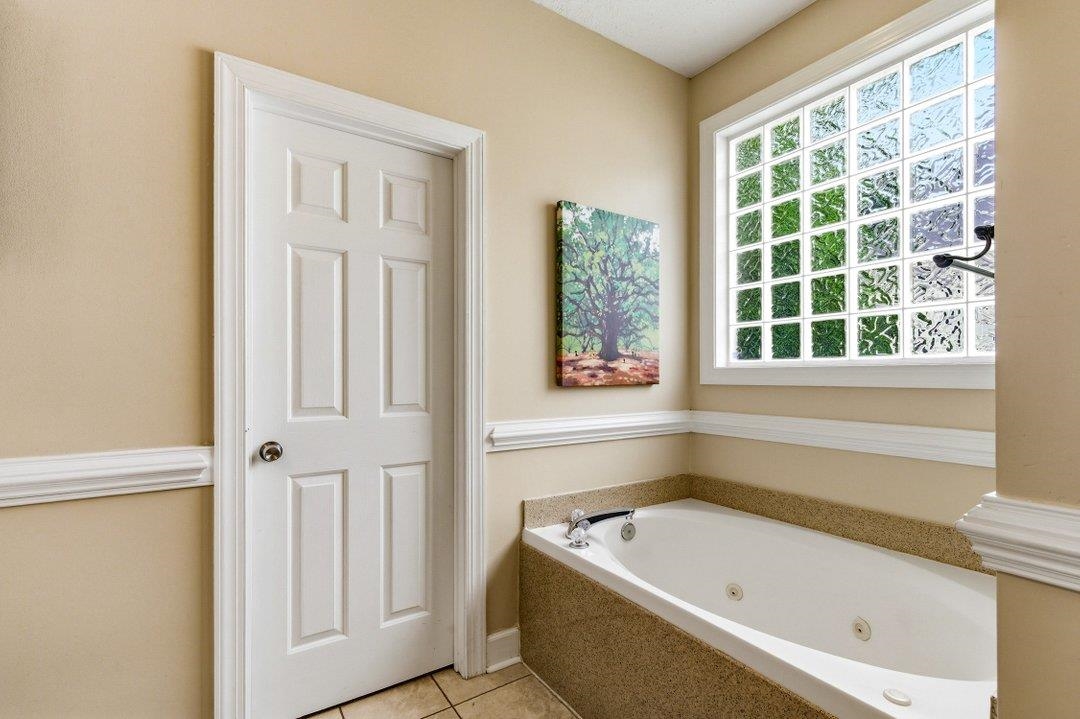 208 Greenwich Dr. Property Photo 15