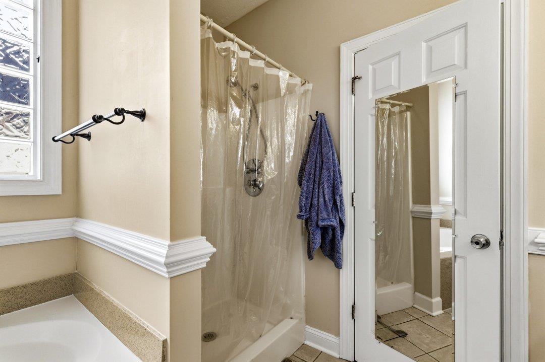 208 Greenwich Dr. Property Photo 16