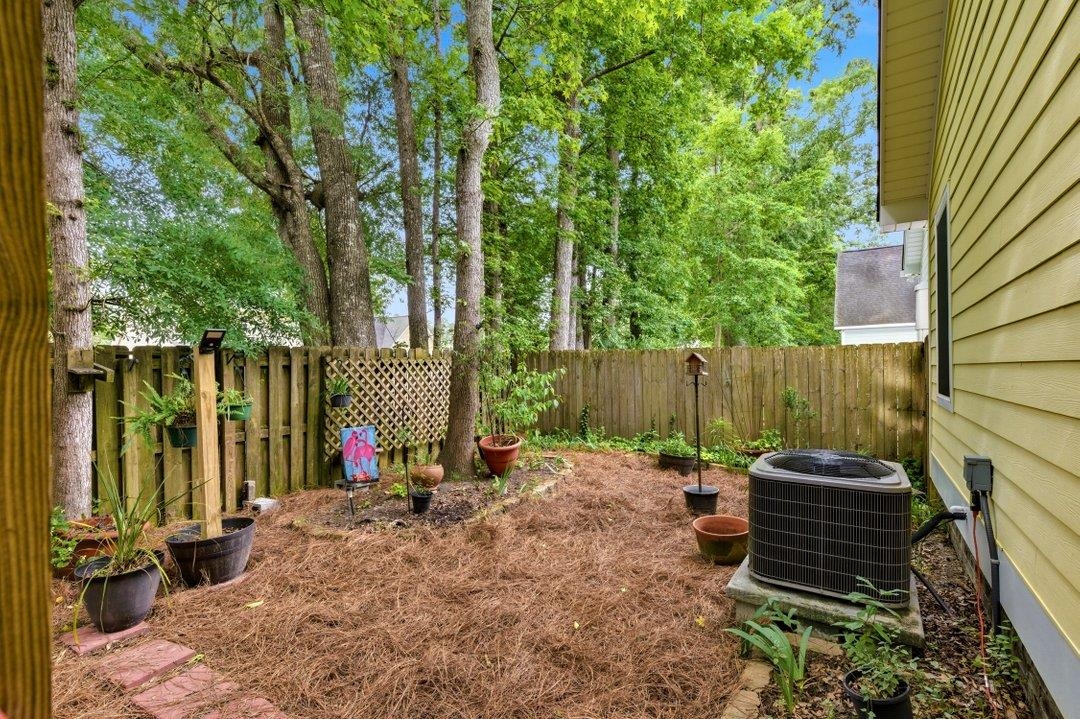 208 Greenwich Dr. Property Photo 24