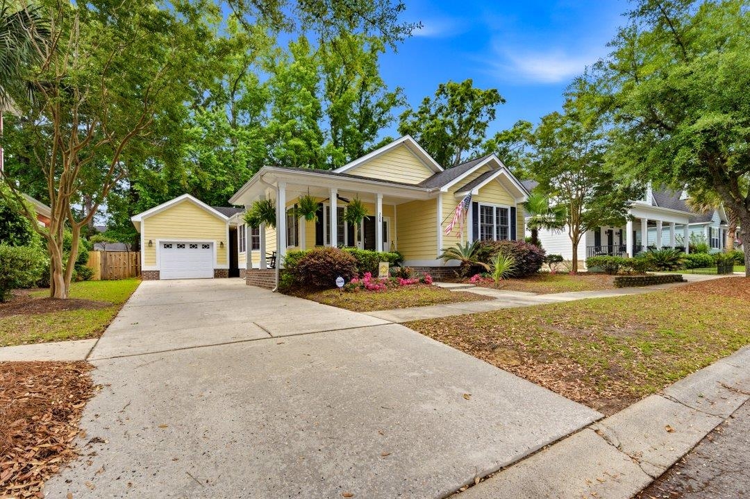 208 Greenwich Dr. Property Photo 25