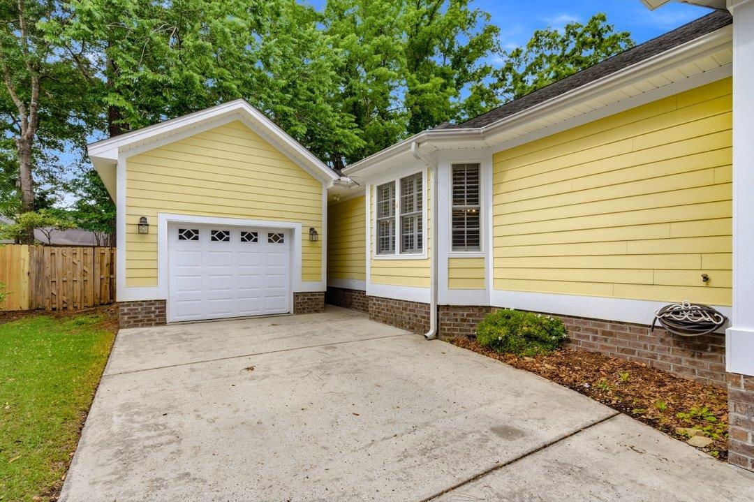 208 Greenwich Dr. Property Photo 28