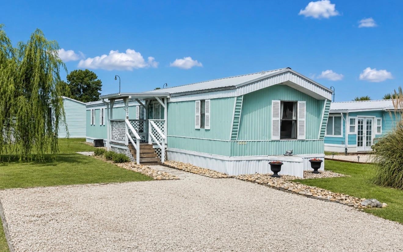 1017 Foxfire Dr. Property Photo 1
