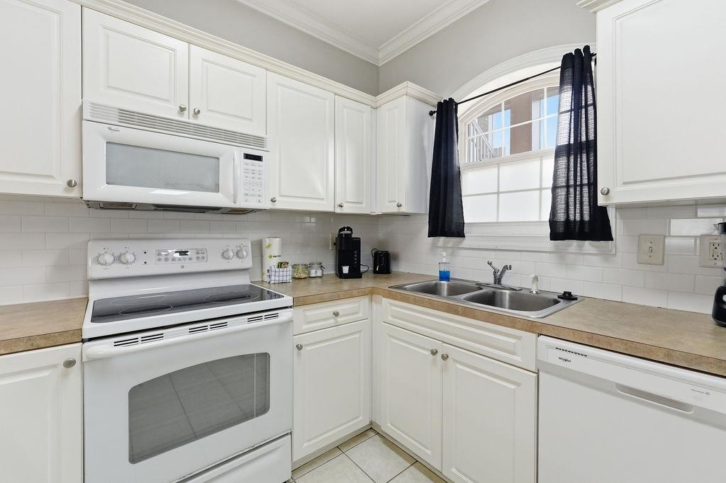 4803 Bovardia Pl. Property Photo 3