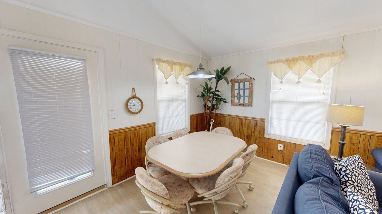 407 25th Ave. N Property Photo 5