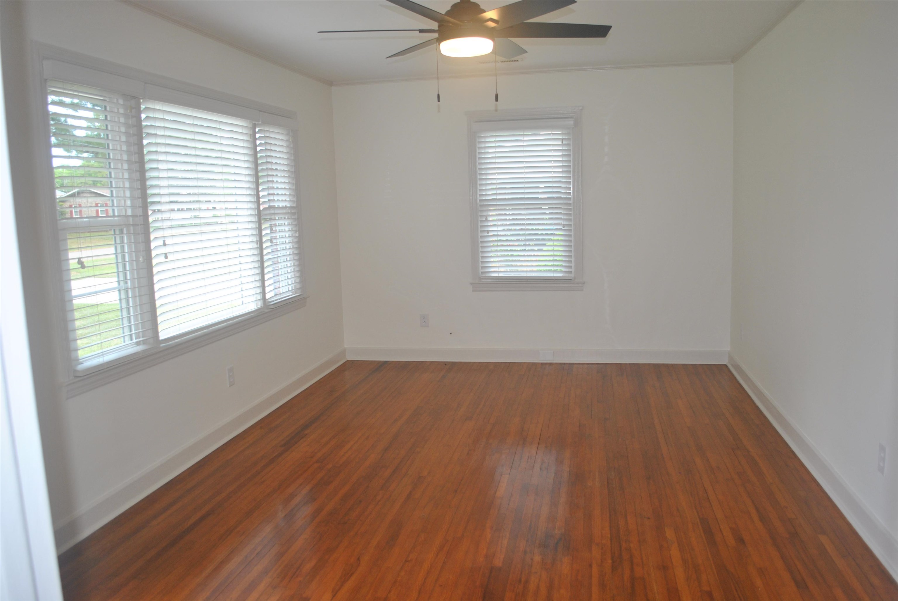 396 Lakewood Ave. Property Photo 6