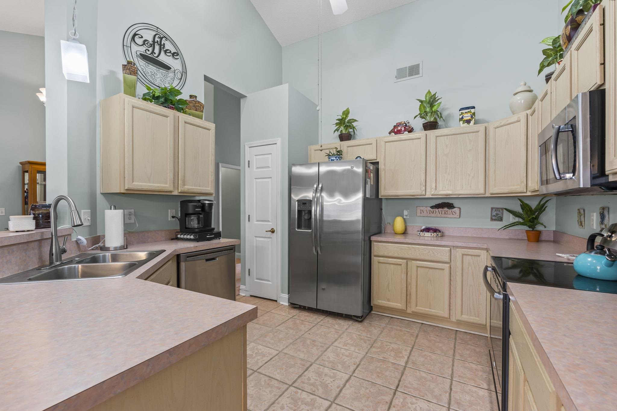 706 Helms Way Property Photo 3