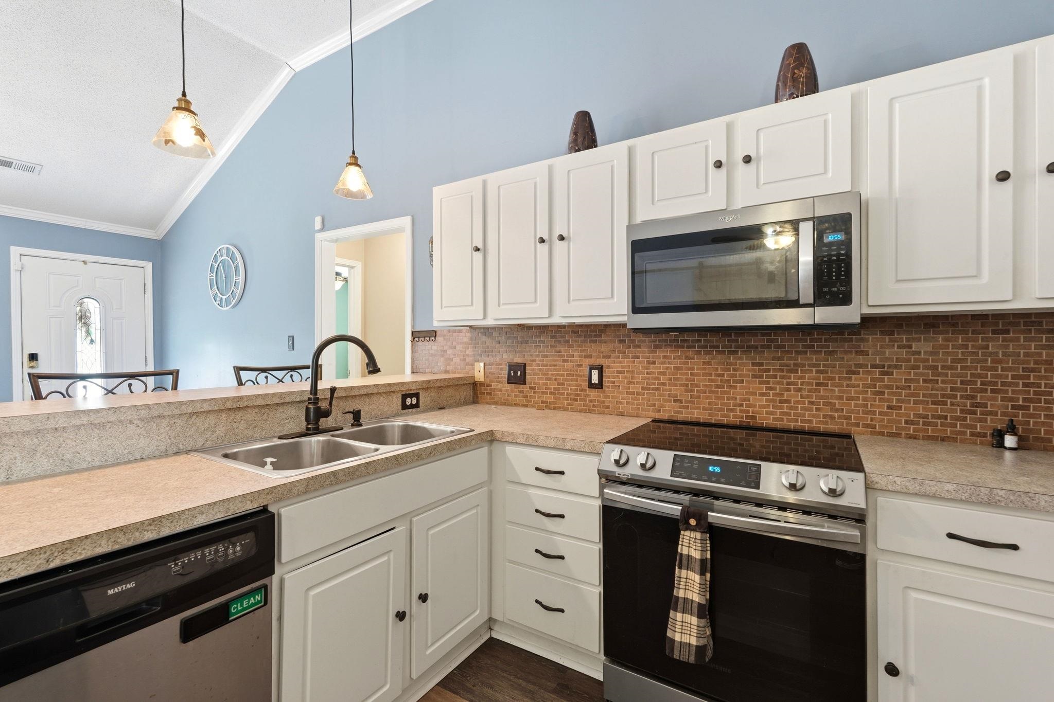 1105 Pantheon Dr. Property Photo 15