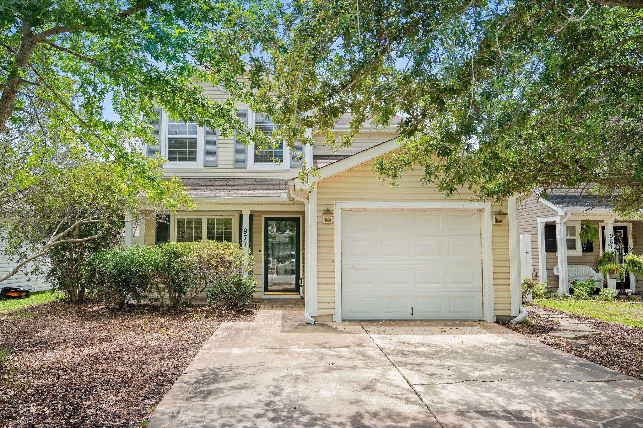 977 Silvercrest Dr. Property Photo 1