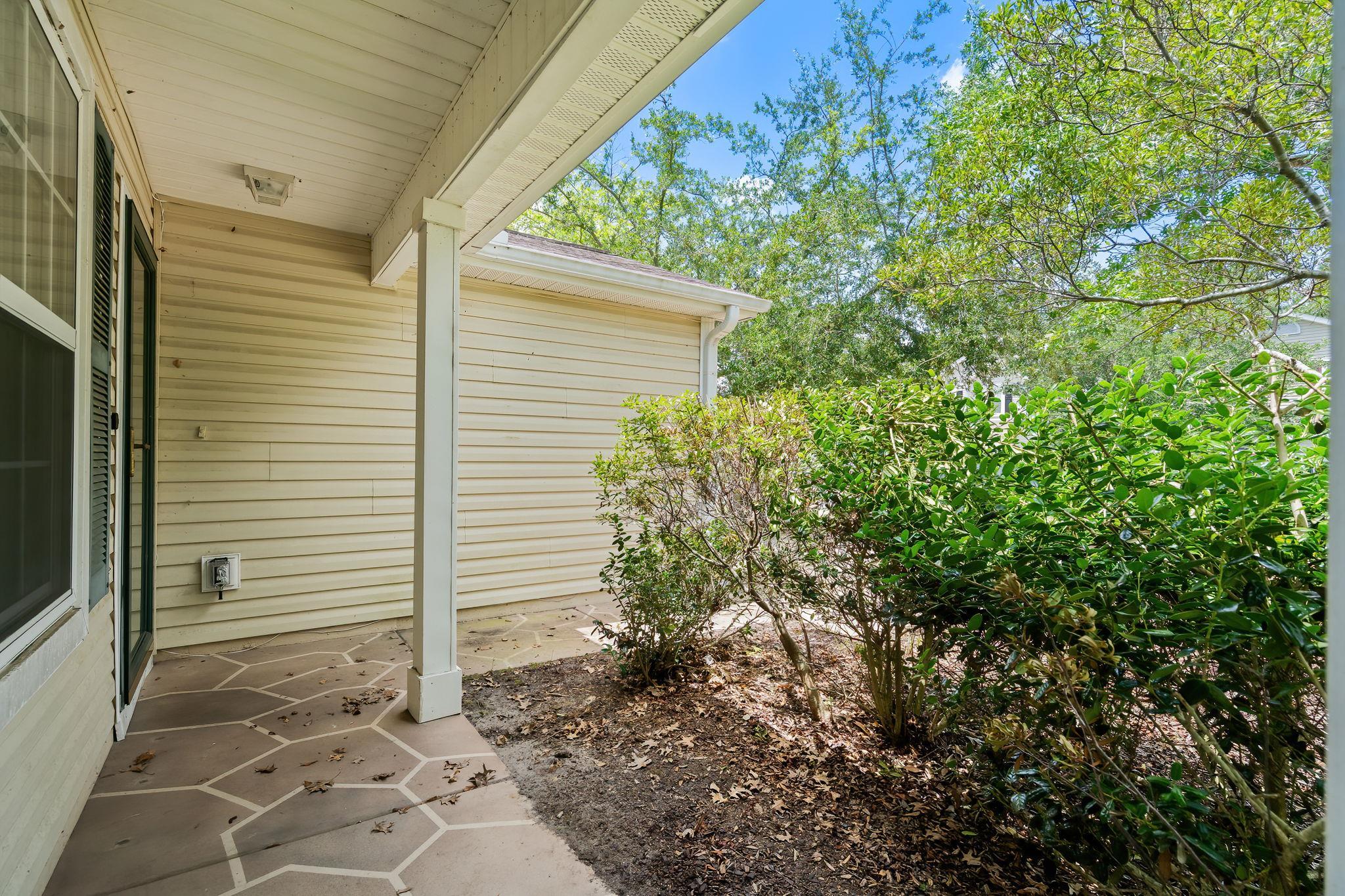 977 Silvercrest Dr. Property Photo 3
