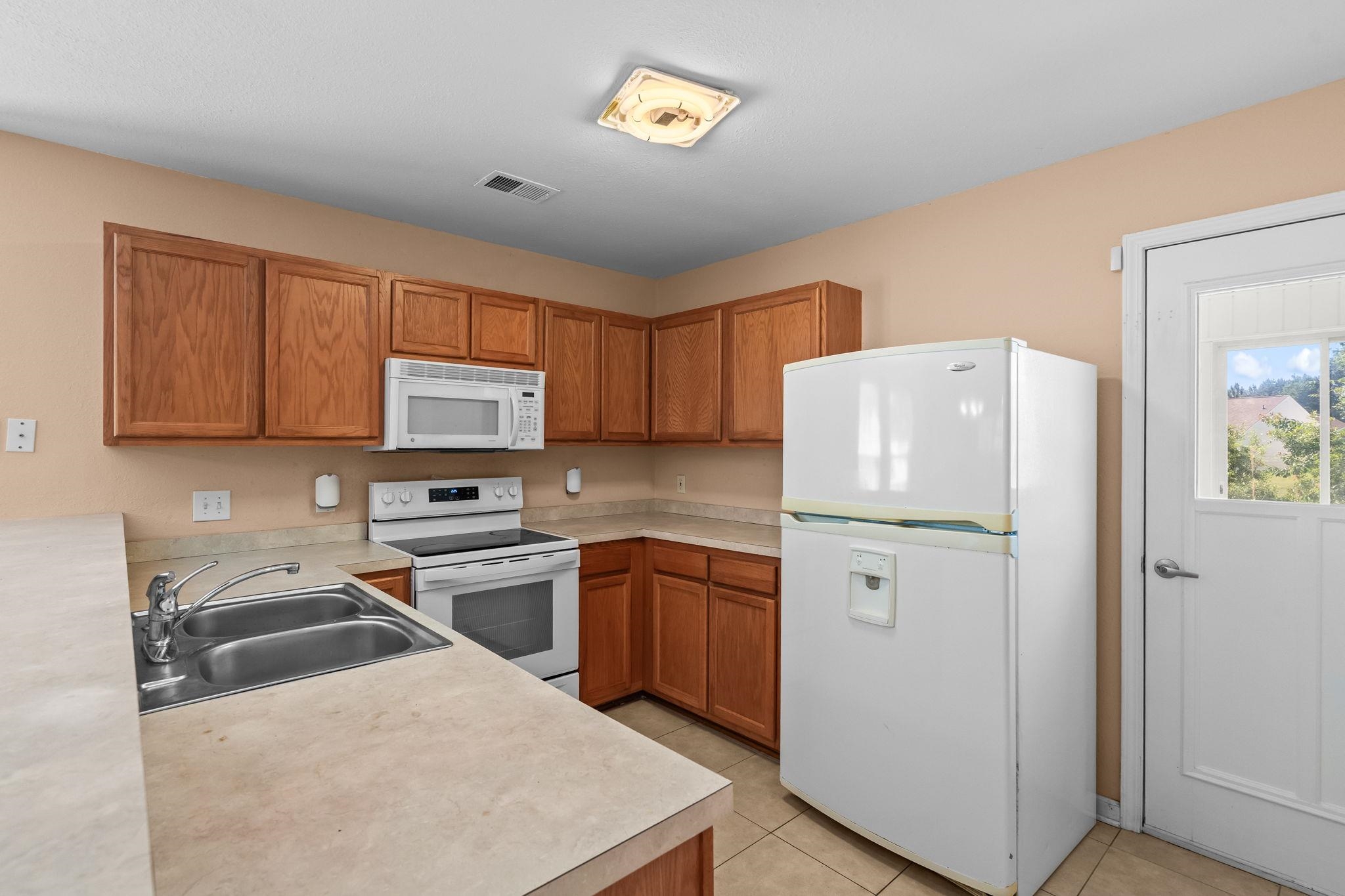 977 Silvercrest Dr. Property Photo 11