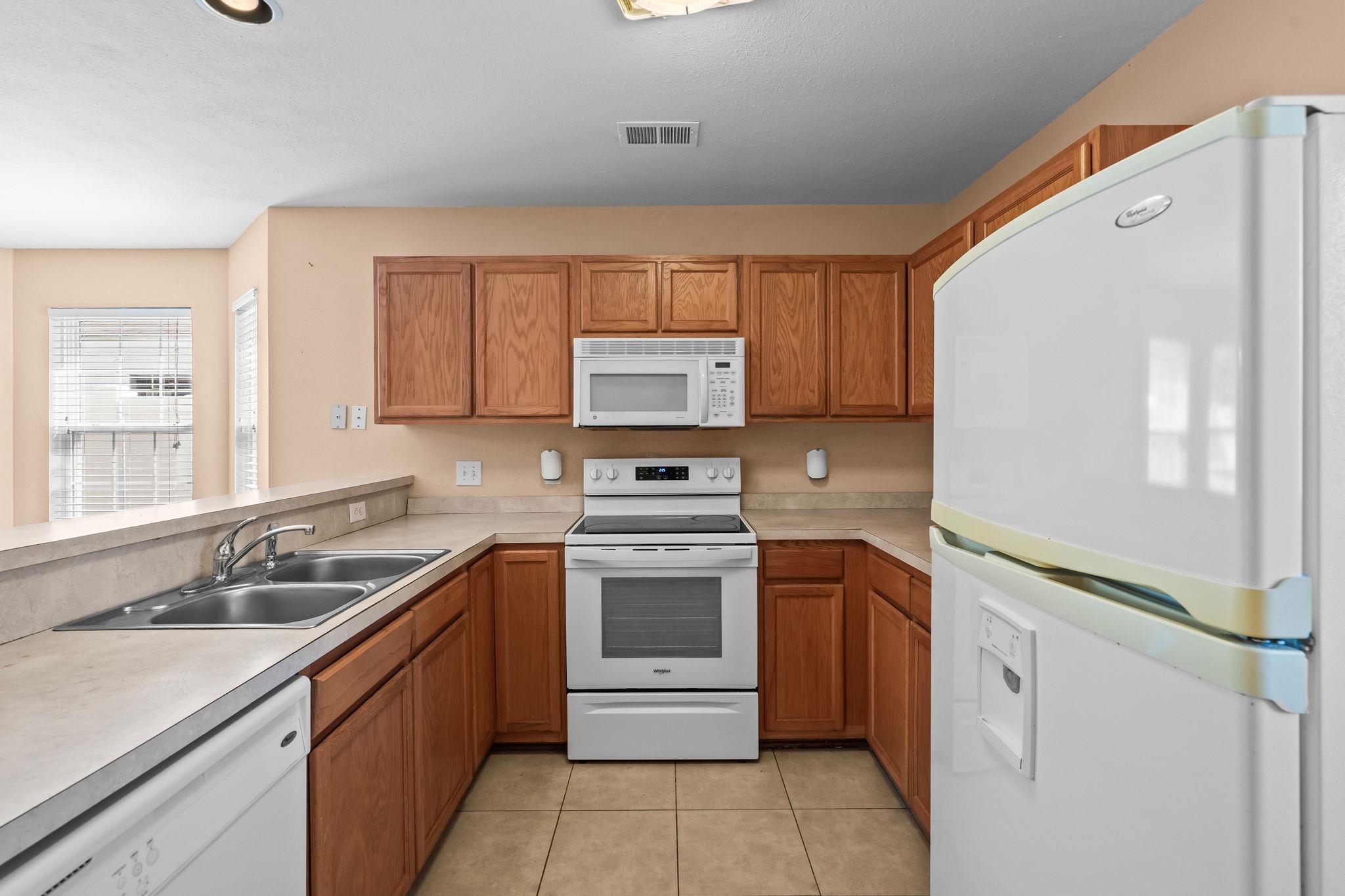 977 Silvercrest Dr. Property Photo 12