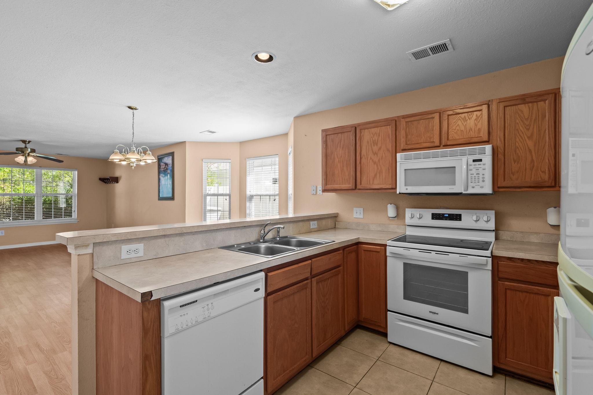 977 Silvercrest Dr. Property Photo 13
