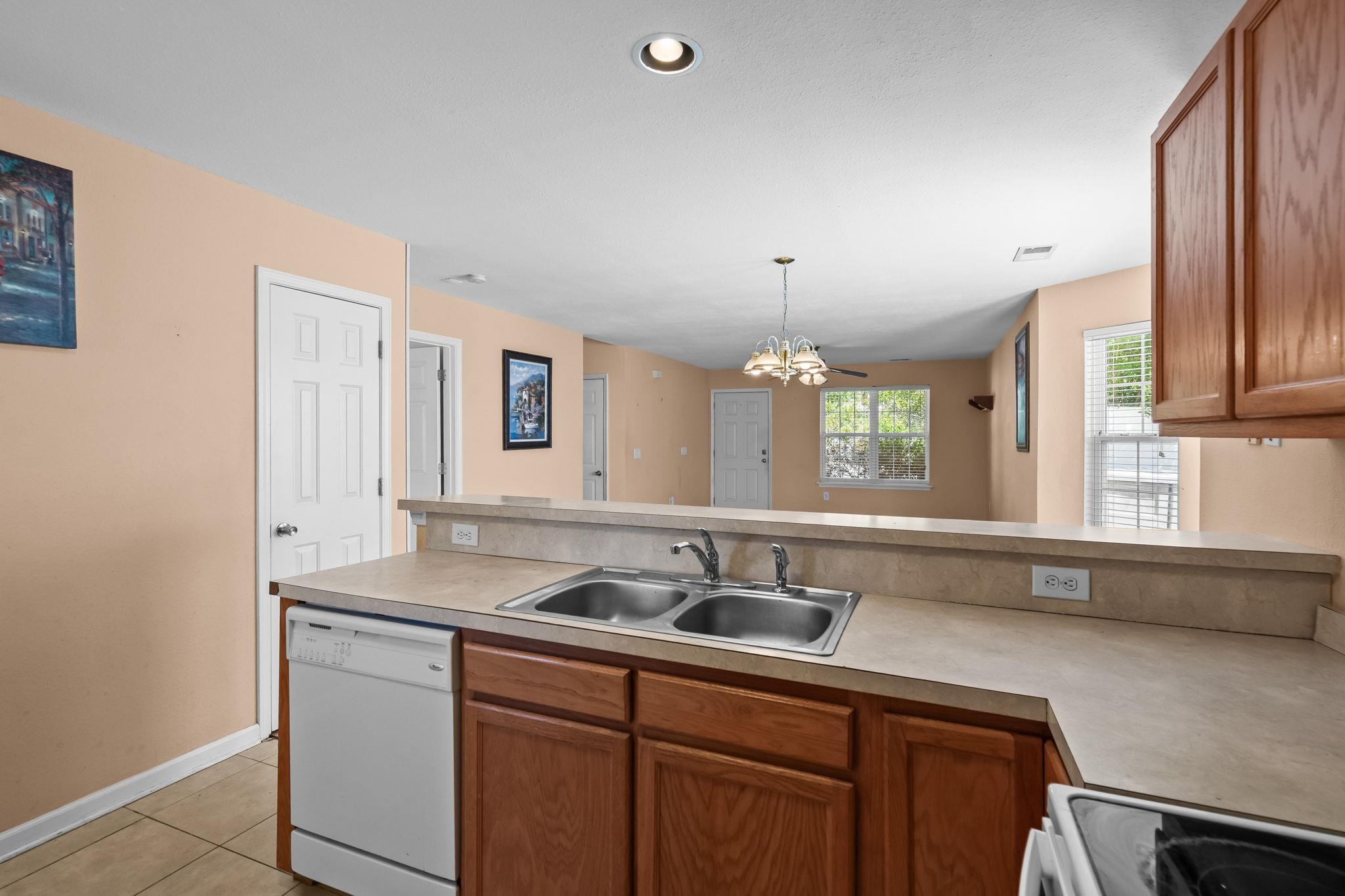 977 Silvercrest Dr. Property Photo 14