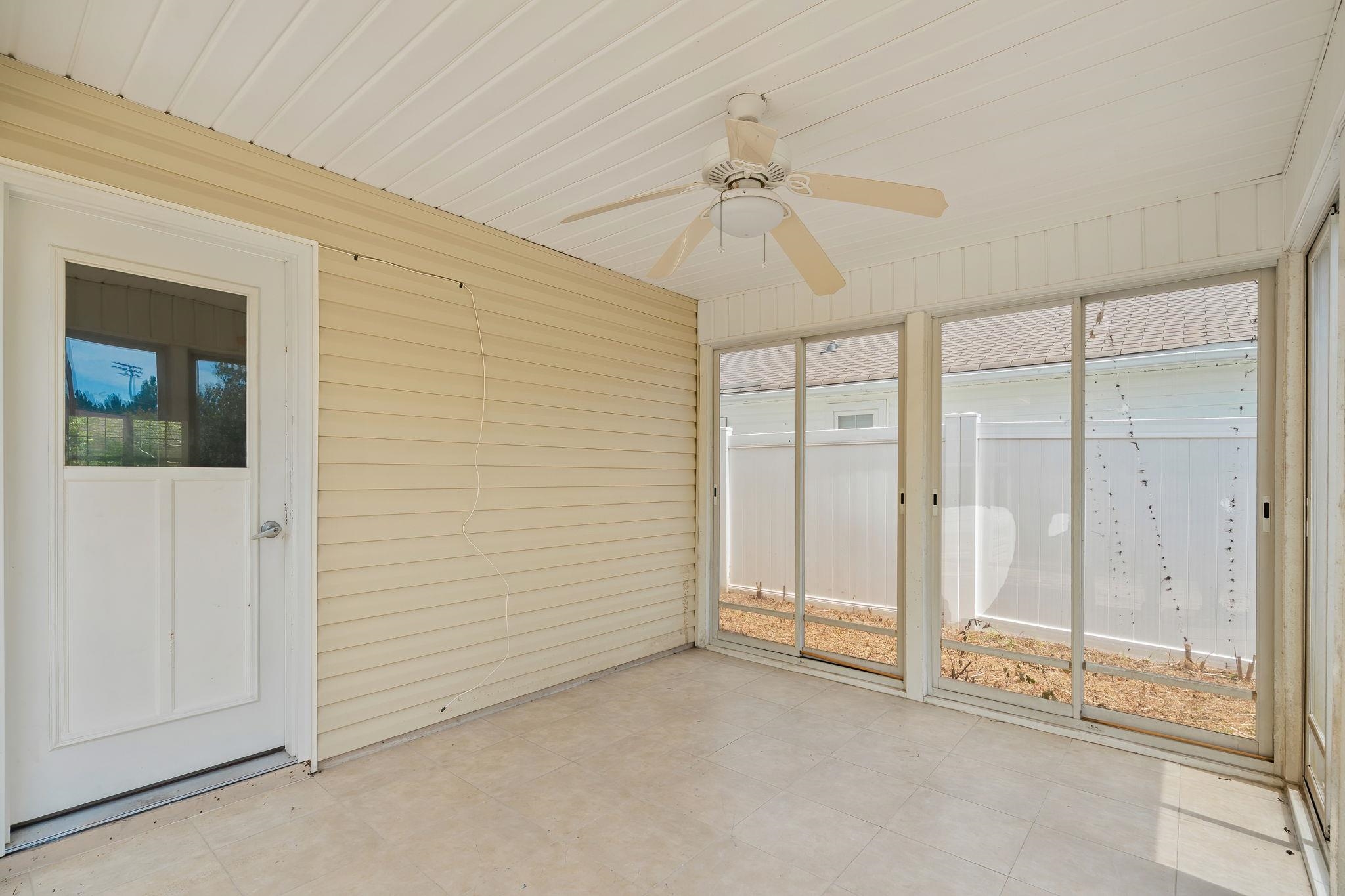 977 Silvercrest Dr. Property Photo 19