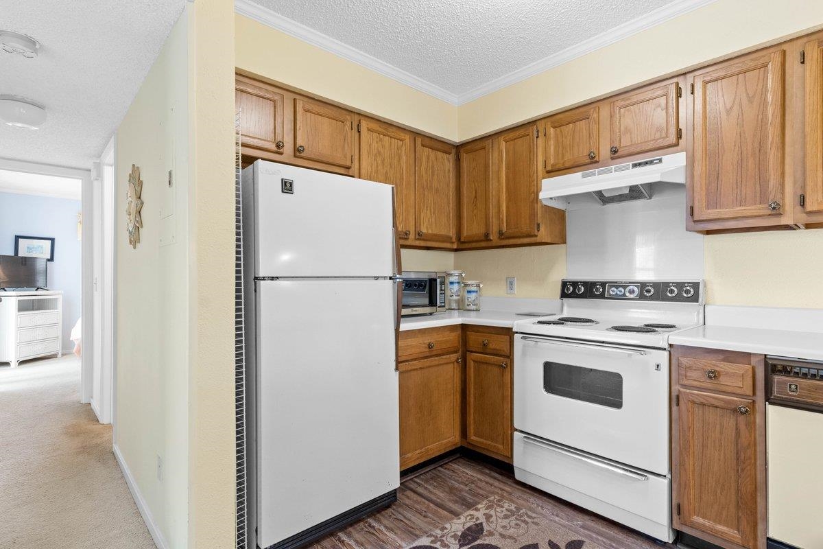 211 N Hillside Dr. N Property Photo 5