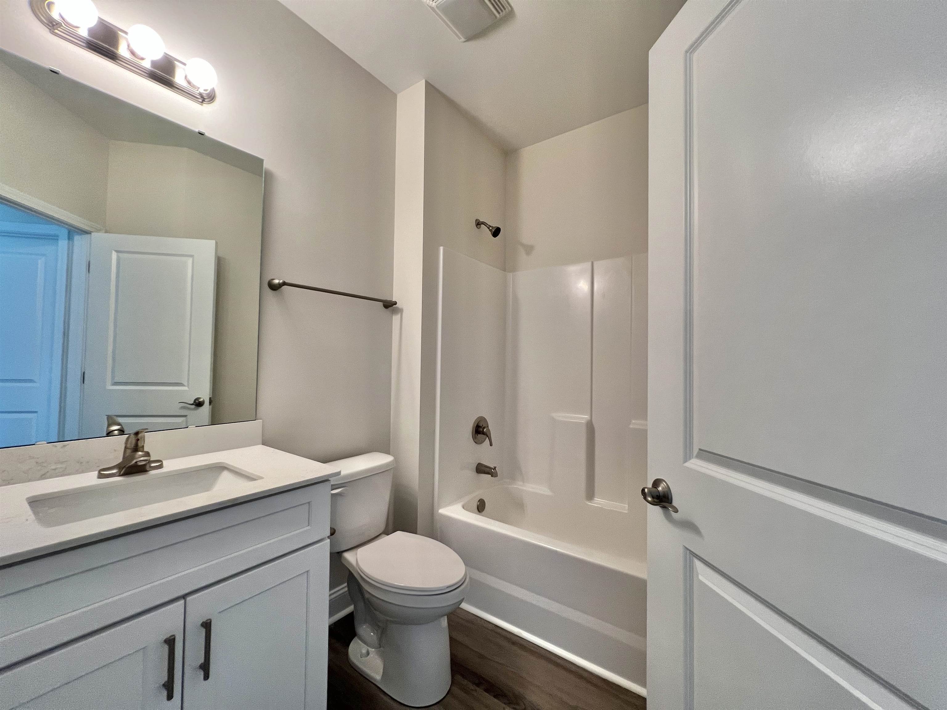 1716 Foster Ave Property Photo 4