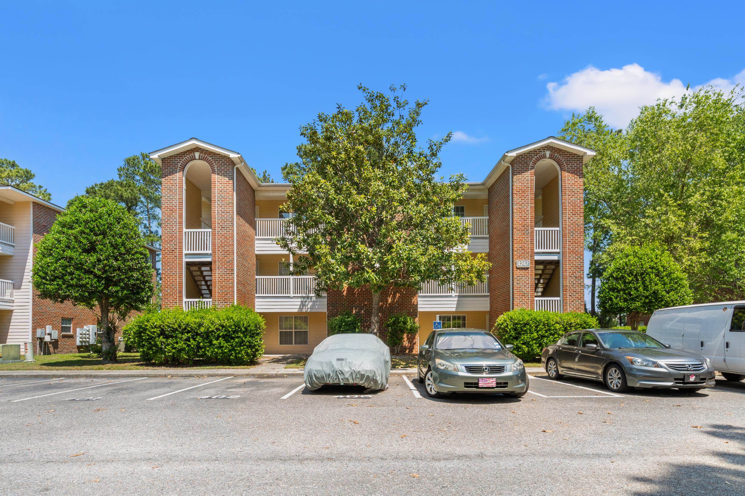 4247 Villas Dr. Property Photo 4