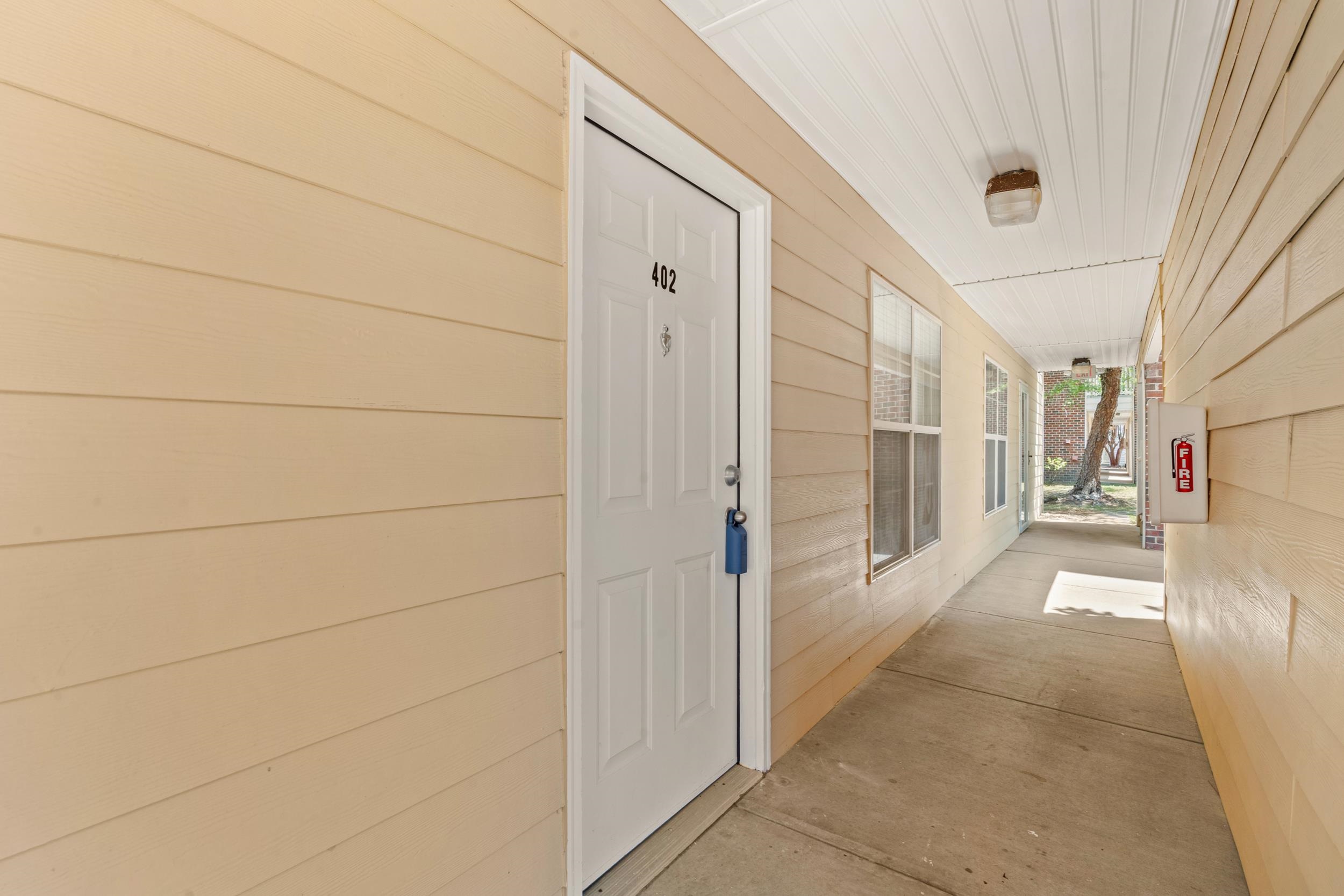 4247 Villas Dr. Property Photo 5