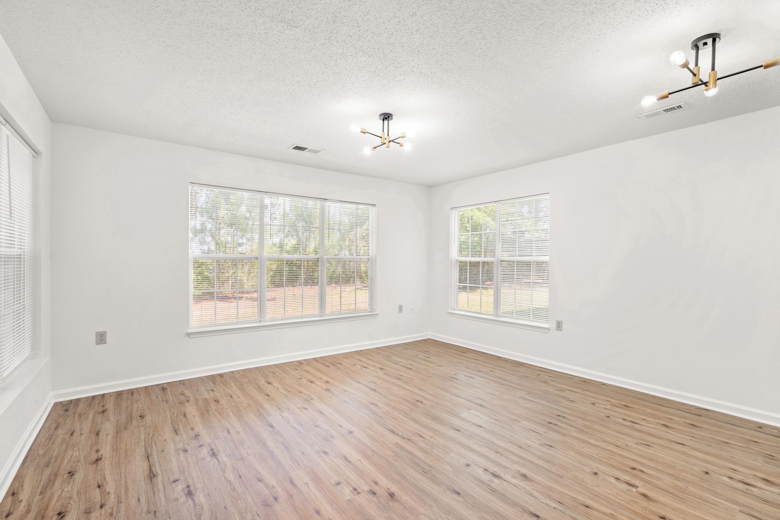 4247 Villas Dr. Property Photo 18