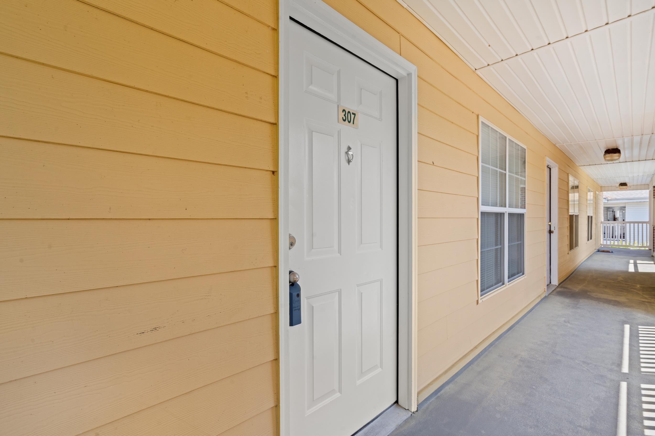 4251 Villas Dr. Property Photo 5