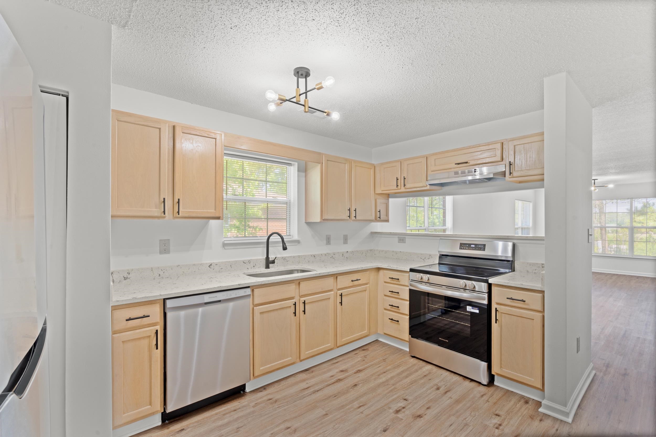 4251 Villas Dr. Property Photo 7