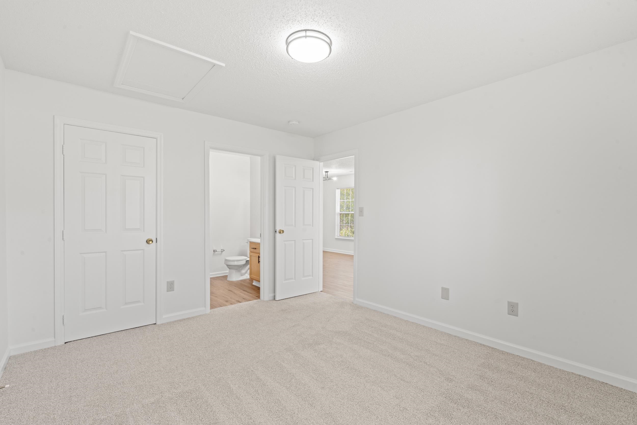 4251 Villas Dr. Property Photo 18