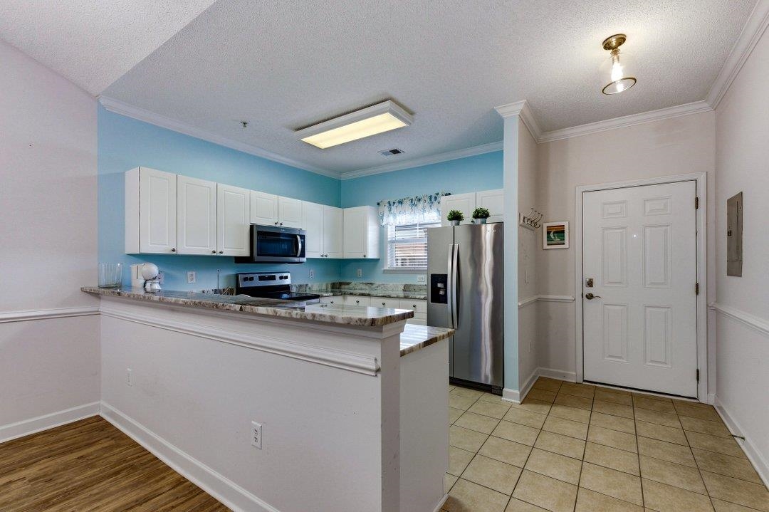6253 Catalina Dr. Property Photo 2