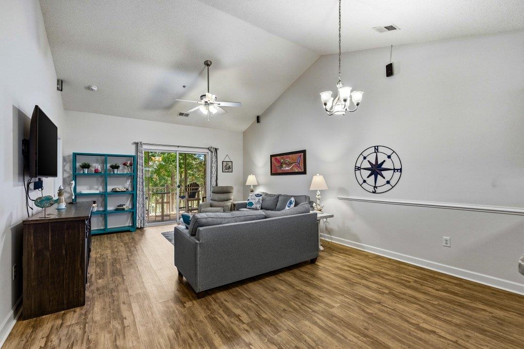 6253 Catalina Dr. Property Photo 5