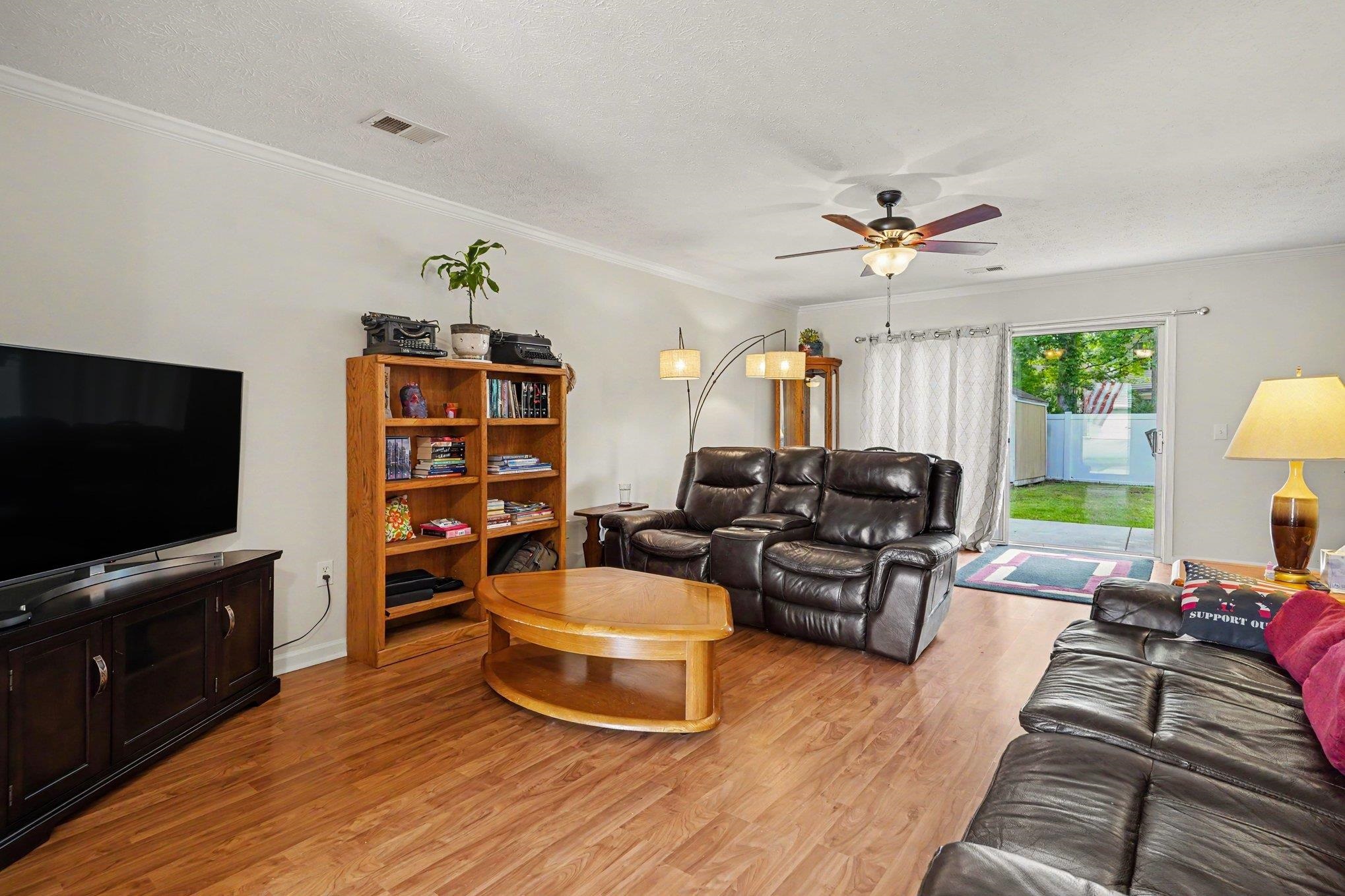 2033 Chadbury Ln. Property Photo 4